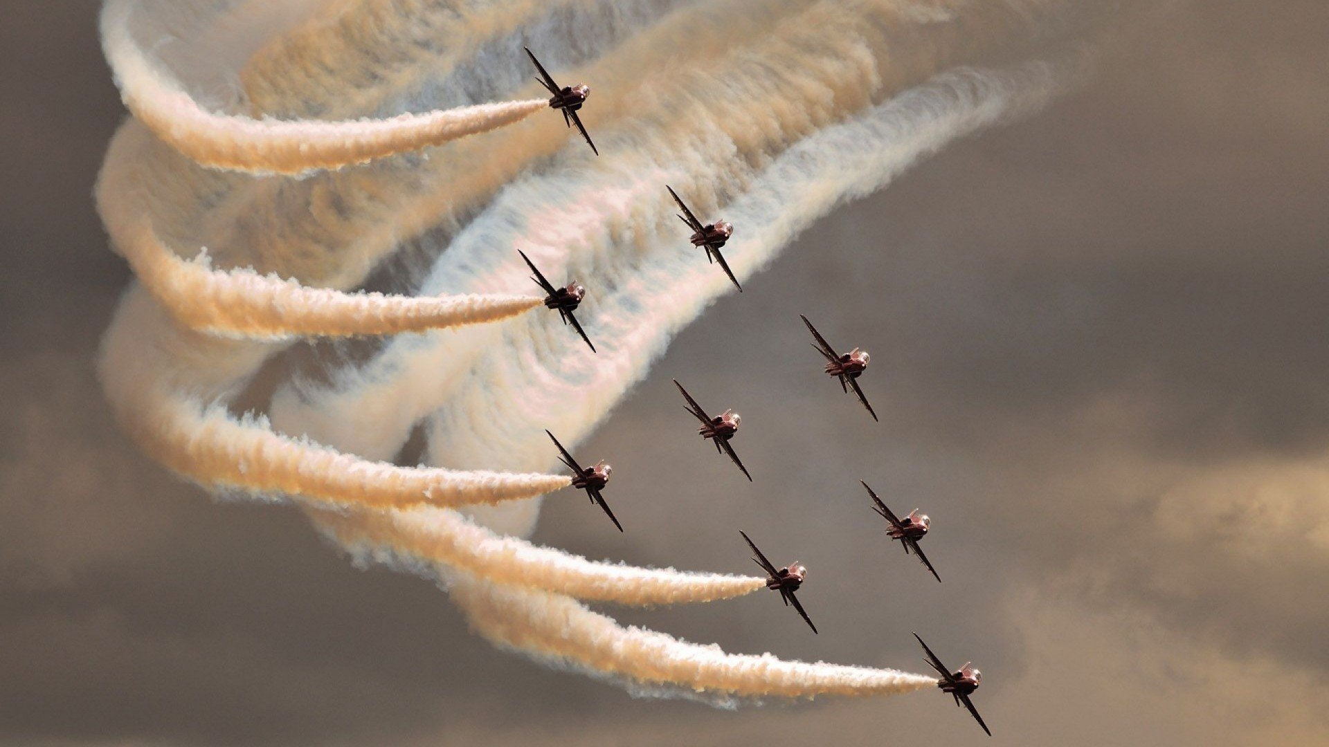 伊丽莎白·德克斯蝶泳实力引领赛场，德雷克伊丽莎白女王